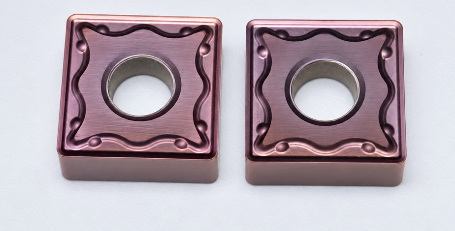 Square indexable inserts for stainless steel