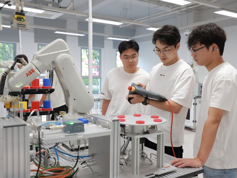 Industrial Robotics & Smart Manufacturing
